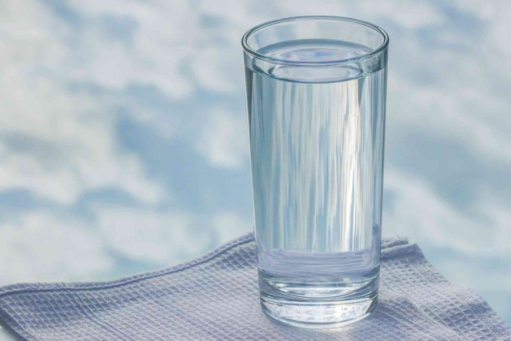 agua con sal para aliviar dolor de encias