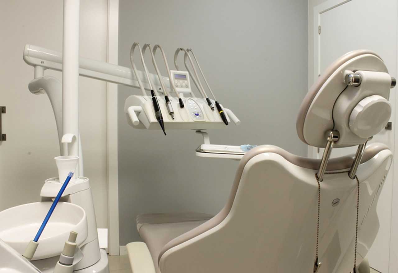Implantes Dentales: Ventajas, Riesgos y Costos.